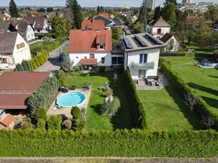 Einfamilienhaus mit Pool und Garten + Zinshaus mit 4 Wohnungen!