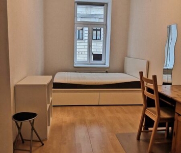 Entzückende, zentral begehbare 2 Zimmer Wohnung