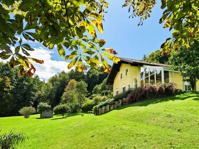 Einfamilienhaus auf großem Grundstück – Ihr Paradies in der Natur!