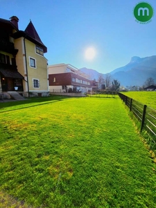 Modernisierte Salzkammergut-Villa mit Anteil an SEEGRUND und Nebengebäude