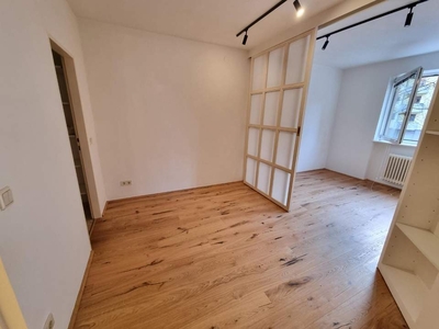 Top Lage: Helle 2 Zi.-Wohnung mit Lift in zentraler Lage