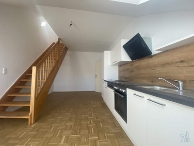 * Attraktive 3-Zimmer-Maisonette-Dachgeschosswohnung in der Keplerstraße 83 *