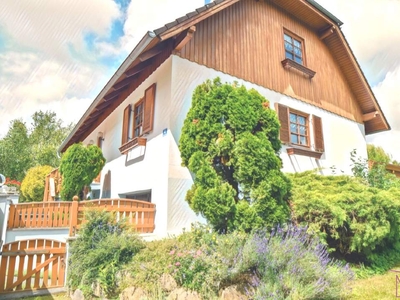 Gemütliches Einfamilienhaus mit großem Garten & Garage