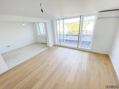 Neu sanierte DG-Wohnung mit Grünblick | Innenhof (Ruhelage) | 3 Min. zum Kutschkermarkt und zur U6 | PKW-Stellplatz | 2 Min. zum Aumannplatz