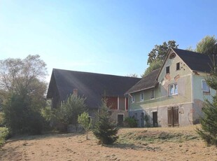 Grundstück mit altem stark sanierungsbedürftigem Bauernhaus und Stall