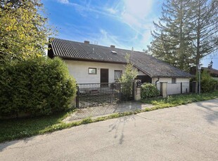 Haus in Grün-Ruhelage, sanierungsbedürftig