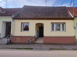 Idyllisches Wohnhaus mit Pool und herrlichem Wintergarten