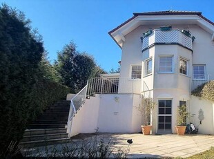 Traumhaftes Einfamilienhaus in Ruhelage - mit Indoor-Pool