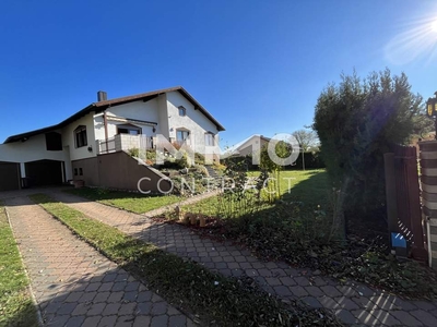 Ein Haus mit vielen Extras wie Bewässerung im Garten , Brunnen ,Sauna usw.