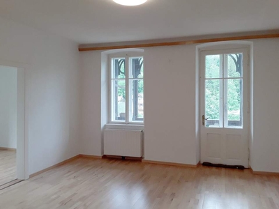 Eine gemütliche 4 Zimmer– Wohnung mit offener Veranda, Gartenterrasse und Gartenhäuschen.