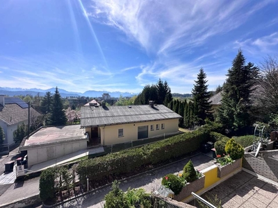 Sonnige 2-Zimmer-Wohnung mit wunderschönem Ausblick und Garagenplatz