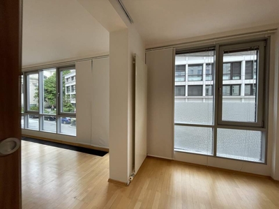 2 Zimmer Wohnung mit Gemeinschaftsdachterrasse mit Blick auf den Karlsplatz!