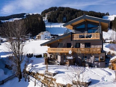 Ski In/Ski Out: Doppelhaus in sonniger Ruhelage mit touristischer Widmung im Skigebiet Kitzbühel
