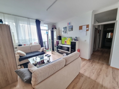 Neuer Preis - Zentrale und helle 3-Zimmer Wohnung mit gemütlicher Loggia