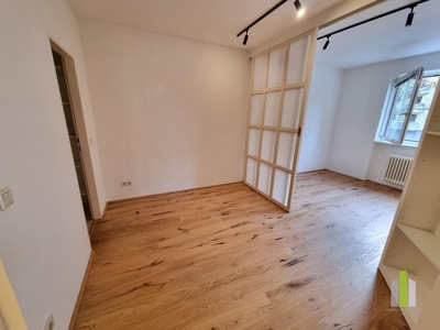 Top Lage: Helle 2 Zi.-Wohnung mit Lift in zentraler Lage