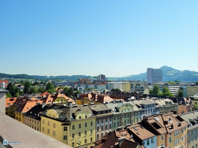 Über den Dächern mit Gaisbergblick! Top-renovierte 2-ZI-Wohnung mit riesiger 30 m² Panoramaterrasse - nahe Salzachkai