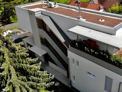 Exklusives Penthouse mit Luxusküche, Traumterrasse und 3 verschließbaren Carports in 8010 Graz - absolute Ruhelage!