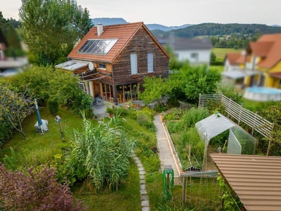 GARTEN-IDYLLE & ENERGIESPARMEISTER: Modernes Haus in Eggersdorf