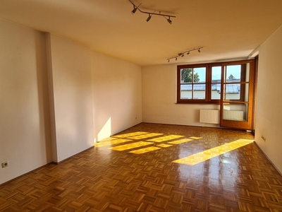 Sehr gepflegte 2-Zimmer-Wohnung mit großer Loggia mit Untersbergblick