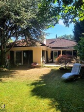 Dieses Einfamilienhaus mit großem Garten & Pool wartet auf SIE als neue Bewohner