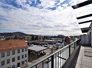 Ihr Traum-Penthouse in Graz-Gösting wartet! Lassen Sie sich von atemberaubendem Schlossbergblick, einer großzügigen Dachterrasse und viel Komfort mit Tiefgarage und Kellerabteil verzaubern. Ein Ort, an dem Lebensqualität beginnt!