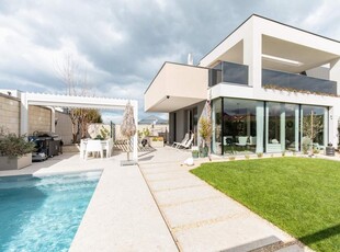 Modernes, exklusives Einfamilienhaus mit Pool in Wiennähe - LVING DELUXE