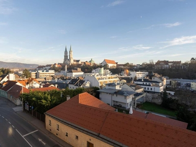 2 ZIMMER ALTBAU EIGENTUMSWOHNUNG IN BESTER LAGE NÄHE STADTPLATZ MIT BESONDERS SCHÖNEM FERNBLICK!