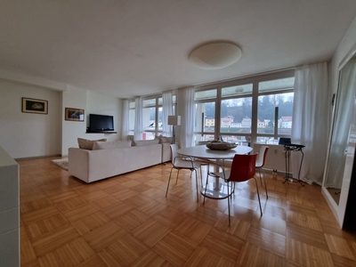 2 ZIMMER-LICHTDURCHFLUTET-ZENTRAL- BALKON-PARKPLATZ!