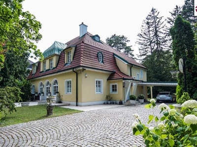 Traumhafte Luxus Altjuwel-Villa mit großzügigen Garten, Pool, Sauna und vielen EXTRAS / in Bestlage!