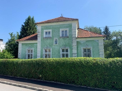 Altbauvilla mit großem Garten im Ortszentrum von Riedau