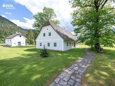 Revitalisiertes 250 Jahre altes Bauernhaus in Einzellage - 6.000m² Grund, Doppelgarage, Kellerstöckl, kl. Kapelle und Pavillon!