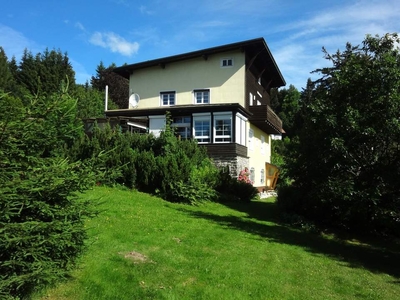 HERRSCHAFTLICHES LANDHAUS IN TOLLER AUSSICHTSLAGE AUF GROSSEM GARTENGRUNDSTÜCK!