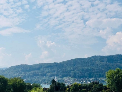 Pörtschach: Herrliches Grundstück mit baugenehmigtem Projekt und Blick auf den Wörthersee