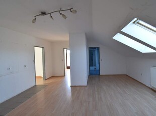 4 Zimmer Wohnung mit Balkon und PKW Abstellplatz