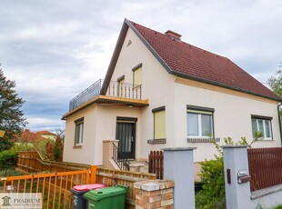 Charmantes Einfamilienhaus mit großzügigem Garten und Potenzial