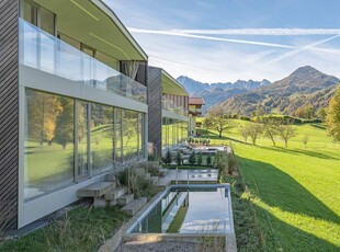 Luxusvilla mit Pool und unverbaubarer Aussicht