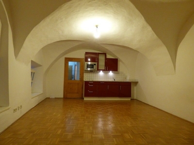 Ruhige 2 Zimmer Wohnung rechte Altstadt,