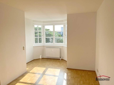 UNBEFRISTET - Moderne Wohnung mit Blick auf den Schloßberg!