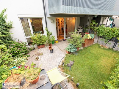 Ruhige, helle 2 Zimmer Wohnung mit Garten und Garage