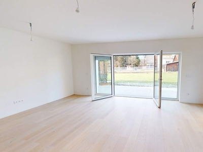 Traumhaftes Eck-Reihenhaus mit Burgblick im Herzen von Voitsberg: Großer Garten mit über 210 m² - 5 helle Zimmer - 2 Badezimmer - Balkon - Terrasse! Bezugsbereit!