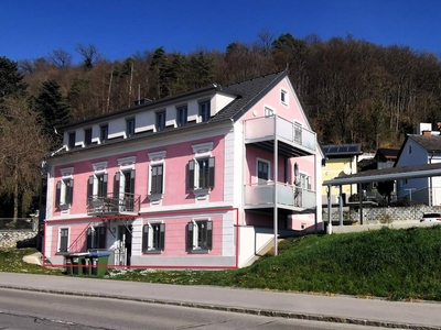 Mietwohnung mit Carport und Parkplatz in zentraler Lage