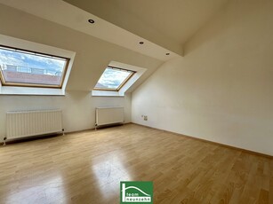 Lichtdurchflutete 2-Zimmer-Dachgeschosswohnung mit Einbauküche und Terrasse! - JETZT ZUSCHLAGEN