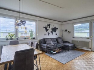 Tiergartenstraße: Geräumige 2-Zimmer-Wohnung mit separater Küche und Garage