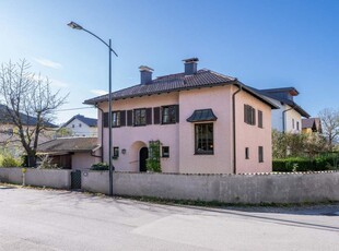 Einfamilienhaus mit großem Grundstück, renovierungsbedürftig