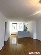 Helle und gut aufgeteilte 3-Zimmer-Wohnung mit Loggia in bester Lage im 7. Bezirk