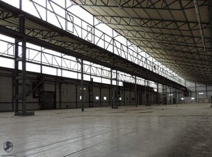 Zur Vermietung gelangt eine Lagerhalle mit ca. 6500 m² Gesamtfläche in Neutal.