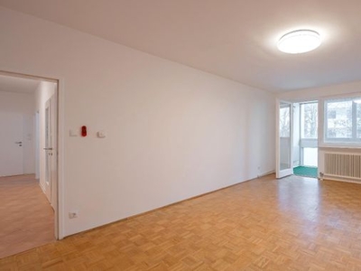 Im Zentrum von Ober St. Veit! Ruhige Wohnung mit Grünblick, Loggia und 1.749 qm Gemeinschaftsgarten