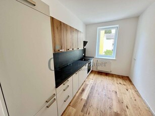 Bad Vöslau: Wunderschöne 4-Zimmer-Gartenwohnung mit Eichenparkettboden