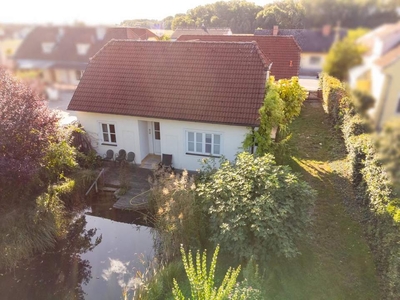 Exklusives Landhaus mit Schwimmteich, Sauna, Halle und Nebengebäude!