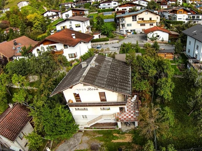 Sonniges Baugrundstück mit darauf befindlichem Zwei-Top-Haus!